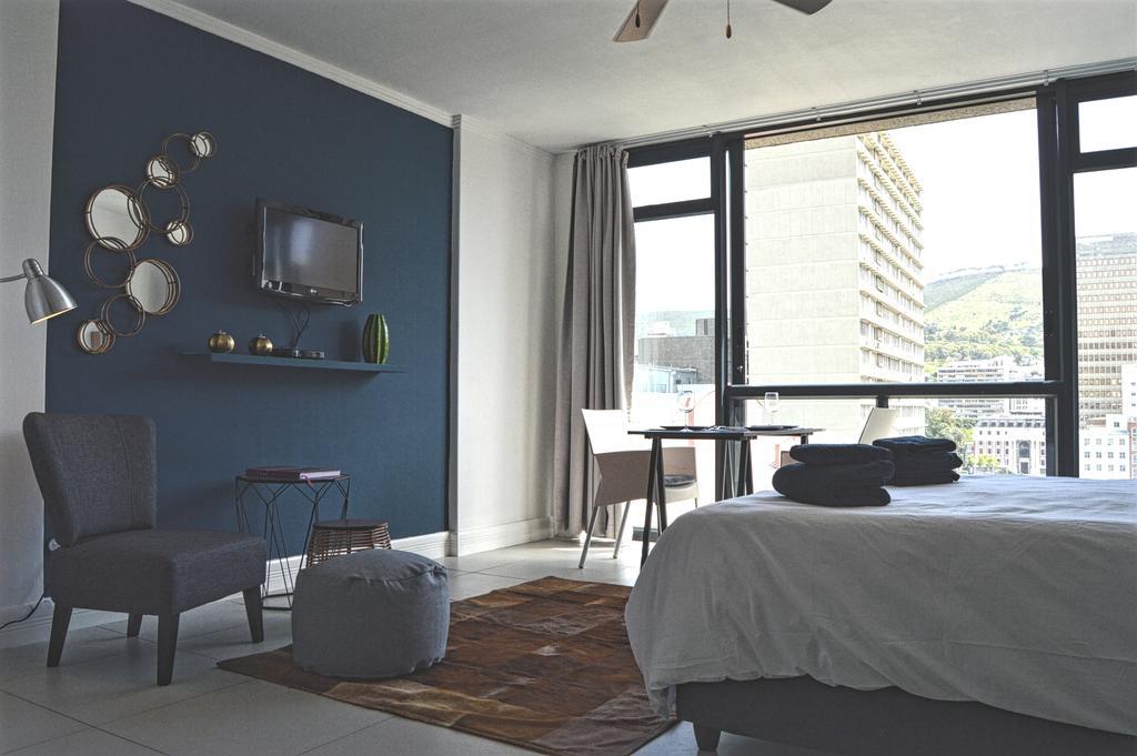 Appartement Urban Oasis At The Four Seasons à Le Cap Extérieur photo