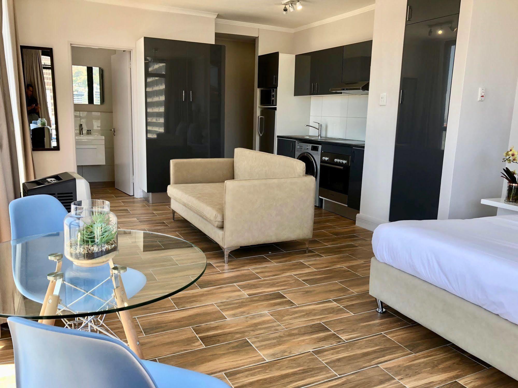 Appartement Urban Oasis At The Four Seasons à Le Cap Extérieur photo