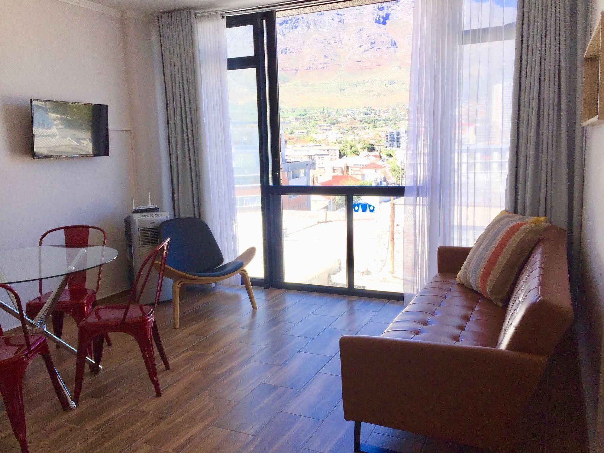 Appartement Urban Oasis At The Four Seasons à Le Cap Extérieur photo