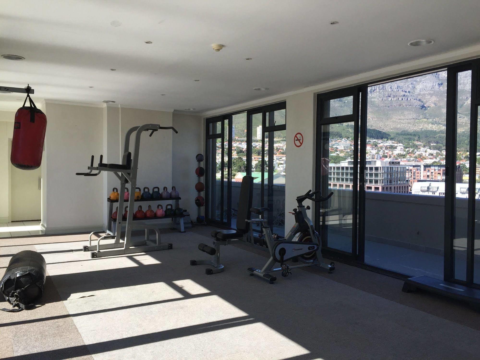 Appartement Urban Oasis At The Four Seasons à Le Cap Extérieur photo