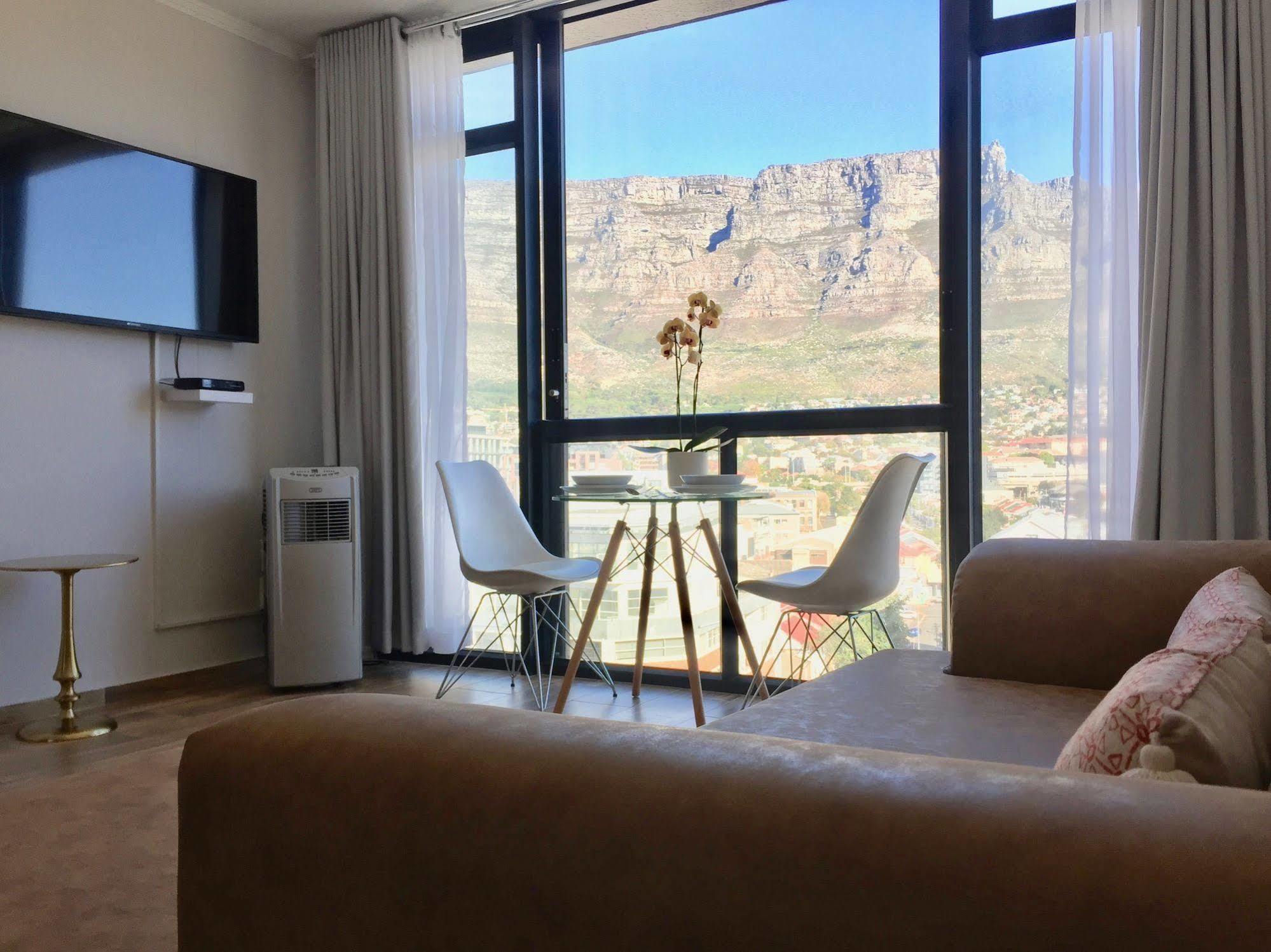 Appartement Urban Oasis At The Four Seasons à Le Cap Extérieur photo