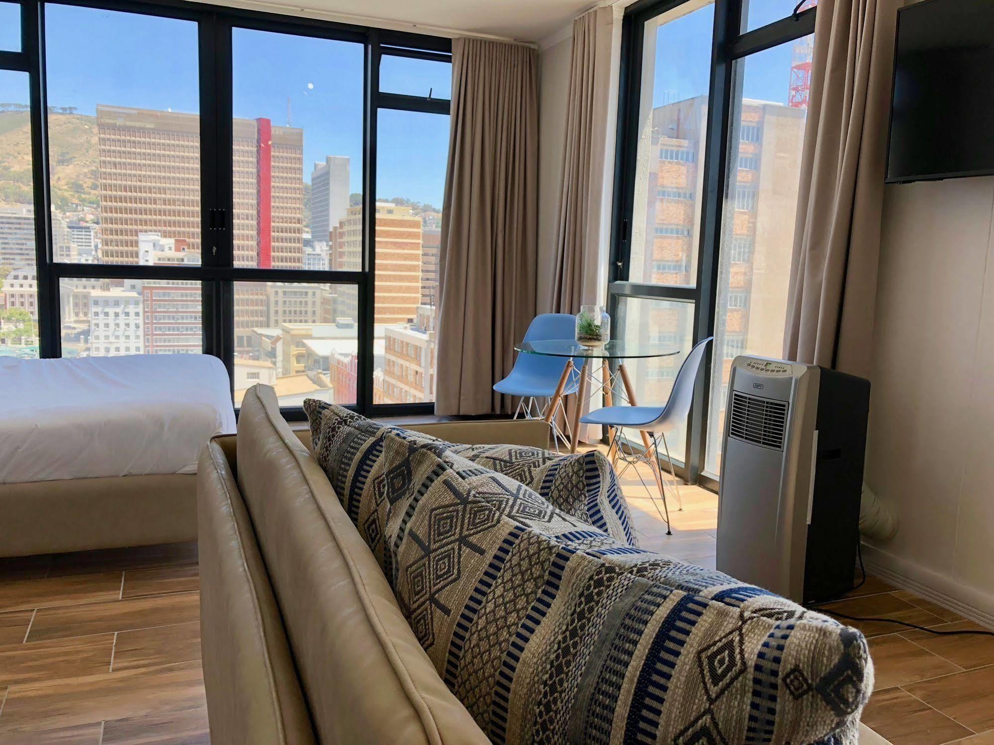 Appartement Urban Oasis At The Four Seasons à Le Cap Extérieur photo